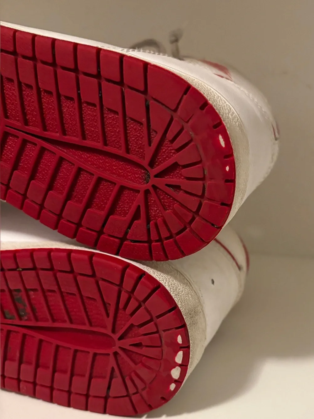 Jordan Air Jordan 1 Retro High OG Metallic Red 6Y = 7.5 Womens Sneakers (2017)
